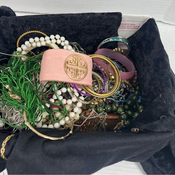 5 pounds of craft jewelry bundle vintage to current for repurpose - Picture 4 of 12